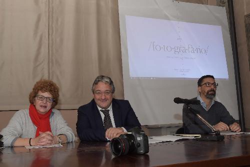 L'assessore regionale alla Cultura Tiziana Gibelli alla presentazione del nuovo deposito del Craf con il presidente Enrico Sarcinelli e il direttore Giiuliani